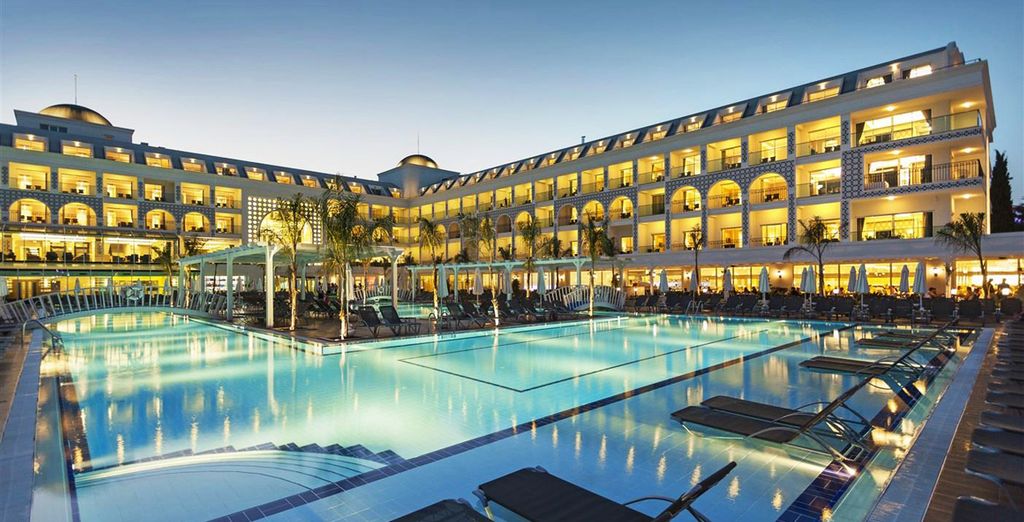 Karmir Resort & Spa met priv&eacute;strand in Kemer, Turkse Rivi&egrave;ra