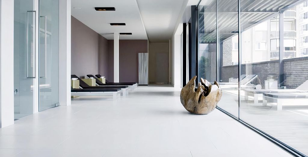 Carbon Hotel 4*