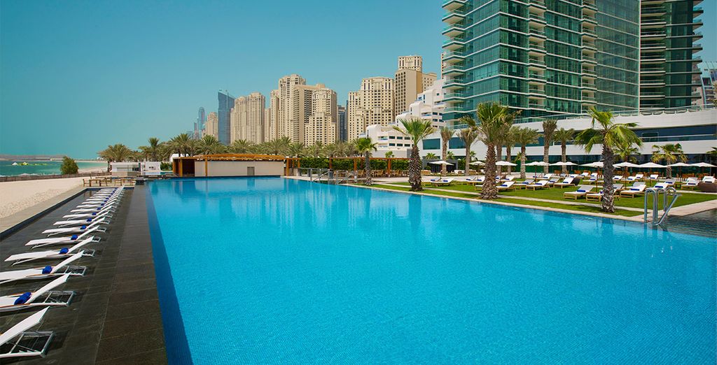 Doubletree by Hilton Dubai Jumeirah Beach 4*