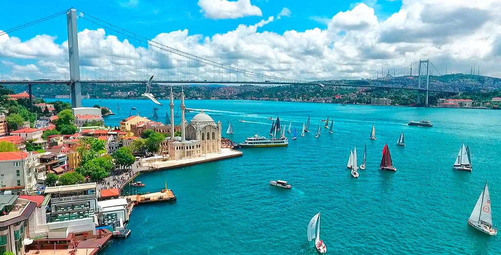 Combinado Divan Istanbul 5* y Filitheyo Island Resort 4*