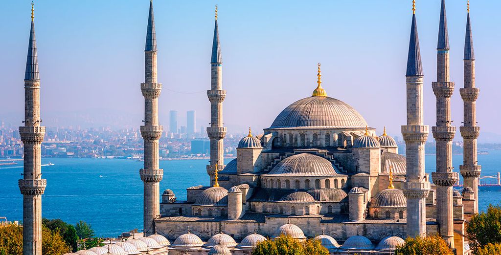 Combinado Divan Istanbul 5* y Filitheyo Island Resort 4*