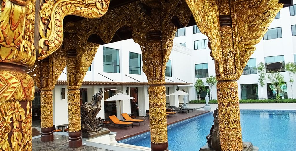 Glow Trinity Silom, River Kwai Jungle Raft y Mida Dhavaravati Grande