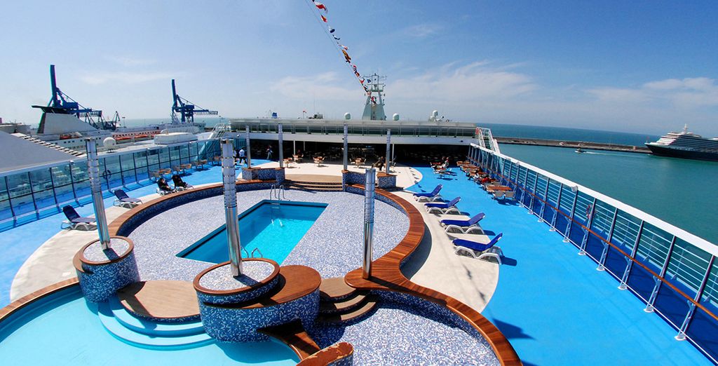Baia delle Mimose 4* en barco con su coche