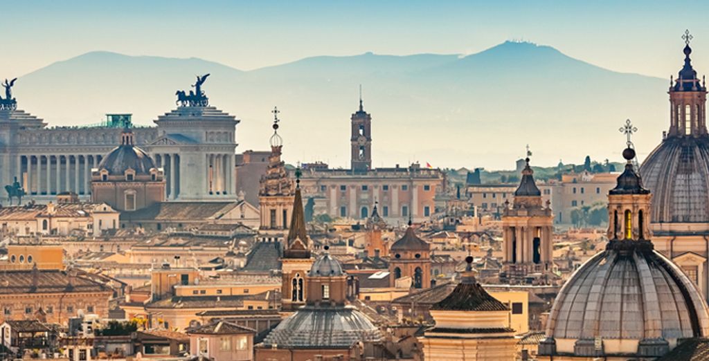 Les toits de Rome, le Vittoriano et les coupoles du centre historique