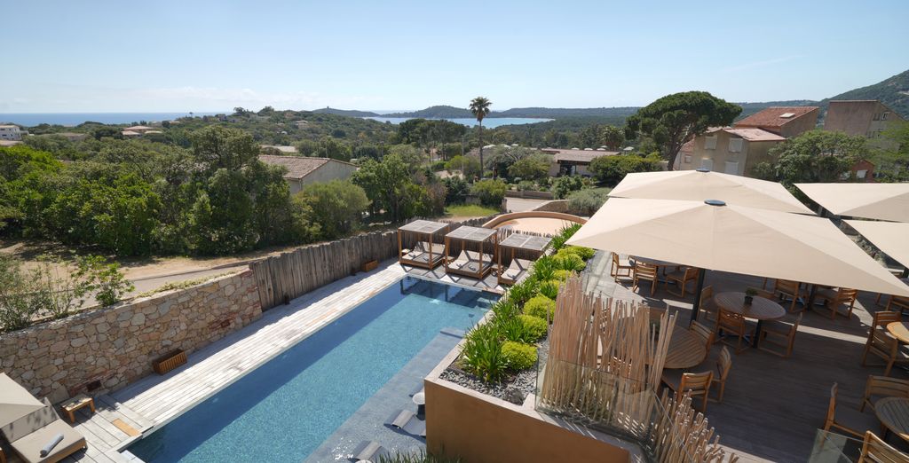 Les Regalia Hôtel & Spa 5 étoiles, piscine à débordement au-dessus du golfe de Porto-Vecchio