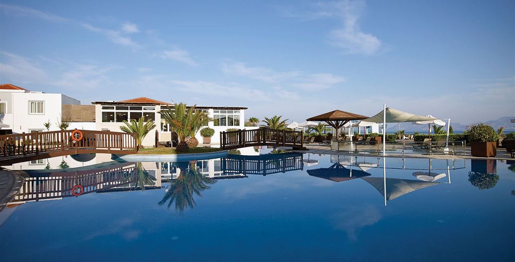 Hôtel Atlantica Marmari Palace 5 étoiles, piscine face à la baie de Marmari à Kos
