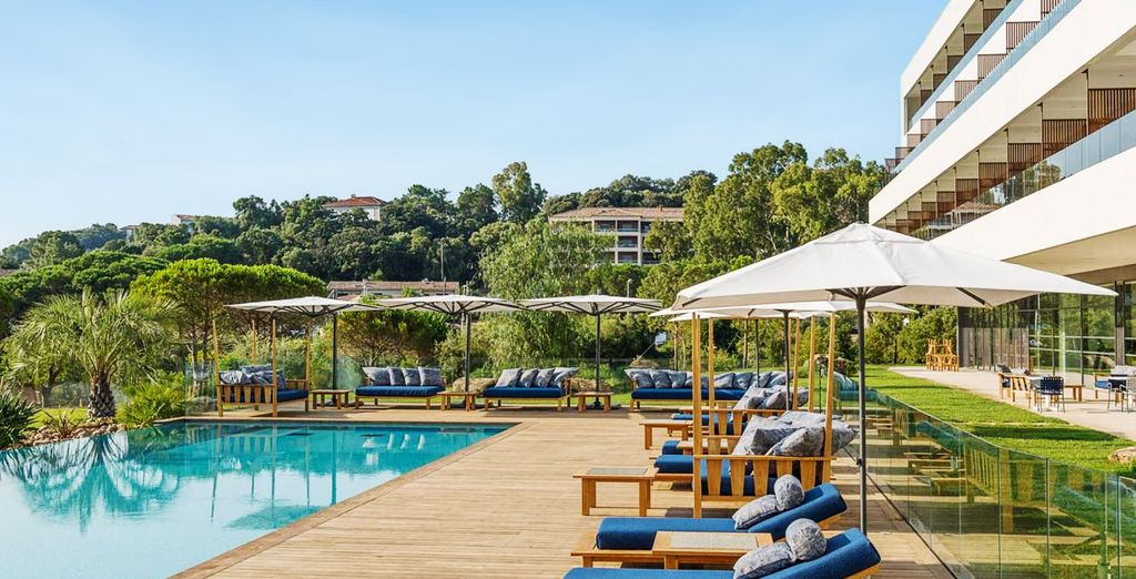 Golden Tulip Porto-Vecchio 4 étoiles, piscine et palmiers