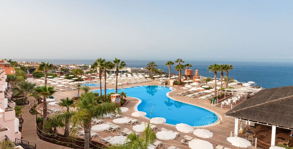 Les piscines du Landmar Costa Los Gigantes 4 étoiles, sur les hauteurs de la côte sud-ouest