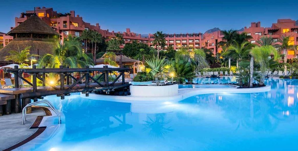 Piscines et terrasses du Tivoli La Caleta Tenerife Resort 5 étoiles