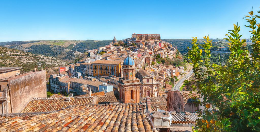 Les coupoles et les toits de Raguse Ibla, ville baroque du sud-est sicilien