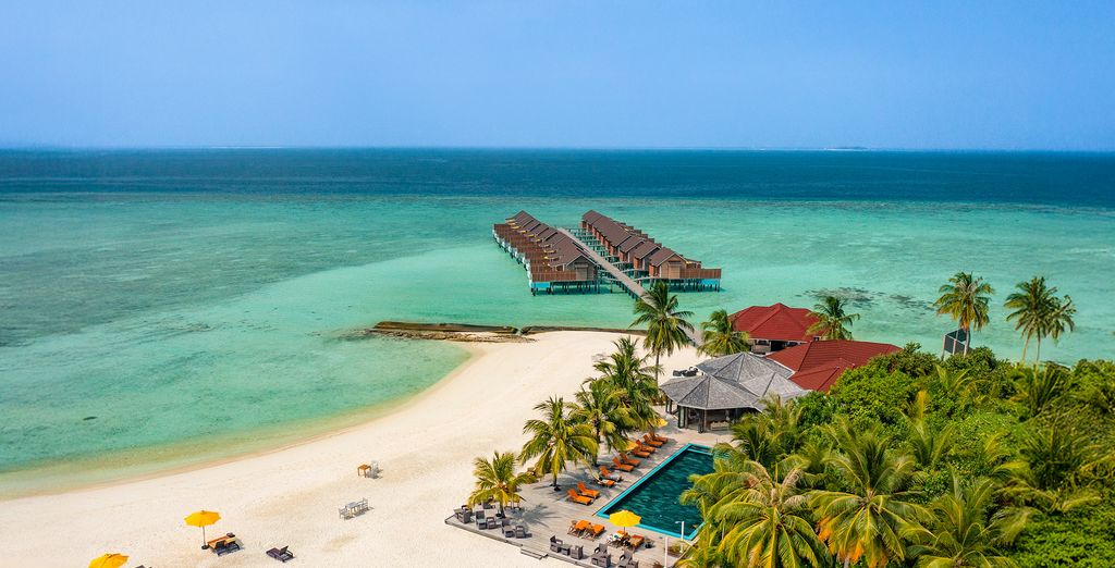 Villas sur pilotis et plage de sable blanc du Dhigufaru Island Resort 5 étoiles