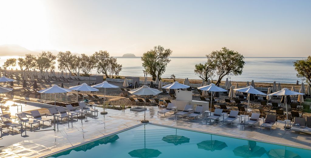 Piscine et oliviers du Domes Aulus Zante 5 étoiles, sur l'île de Zante