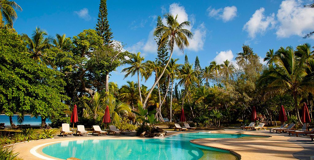 Combiné Château Royal Beach Resort & Spa 4* à Nouméa et Hôtel Ouré Tera Beach Resort 4* à l'Ile des Pins en 10 jours / 9 nuits