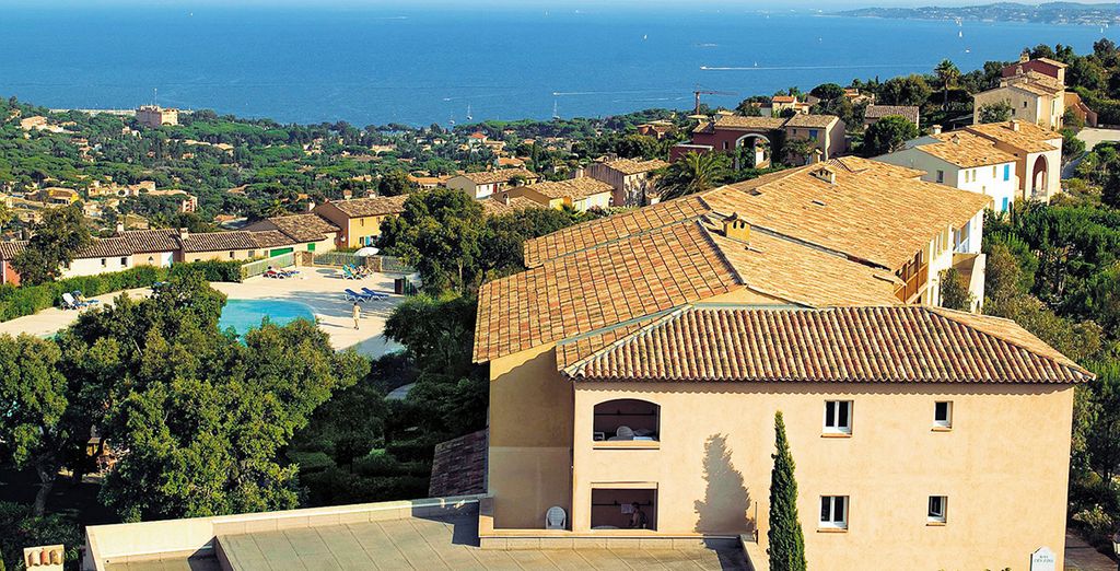 Résidence Pierre & Vacances Le Hameau des Issambres, les Issambres, piscine et vue sur la mer
