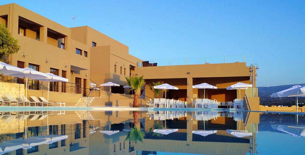 Hôtel Rimondi Grand Resort & Spa 5 étoiles à Rethymnon, piscine et bâtiments