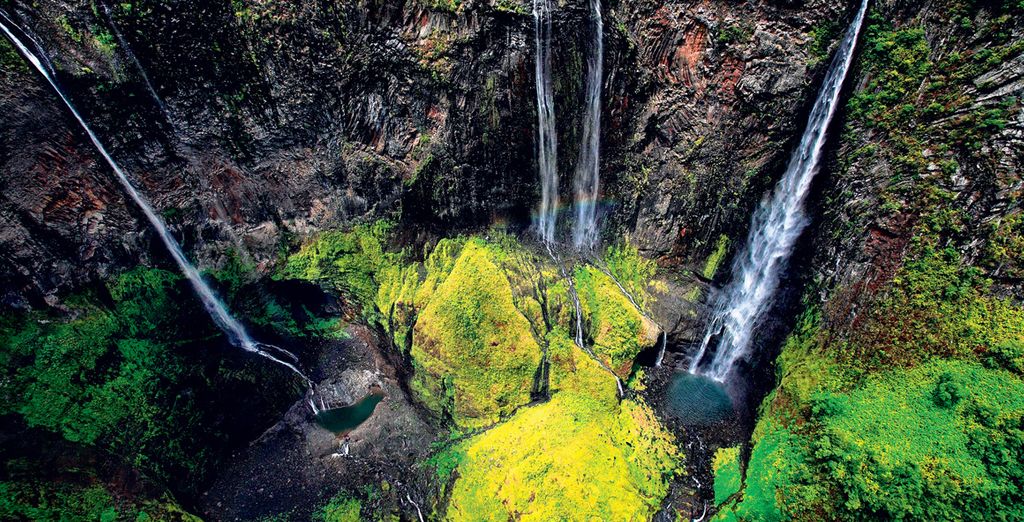 Paysage verdoyant et cascades de Mayotte