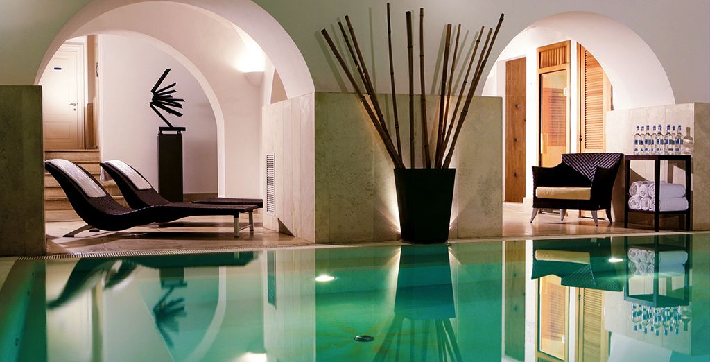 Hôtel Rose Garden Palace 4* et sa piscine intérieure chauffée offrant un luxe et un confort total