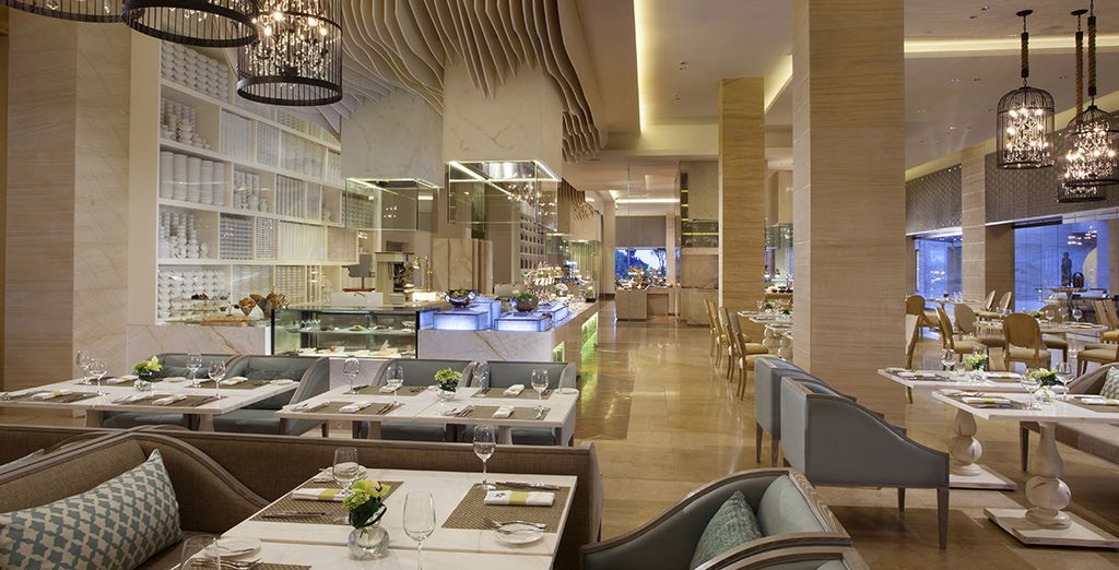 Trio luxueux 5* : hôtel Desa Visesa Ubud, Fairmont Sanur Beach et Mulia Resort avec Emirates