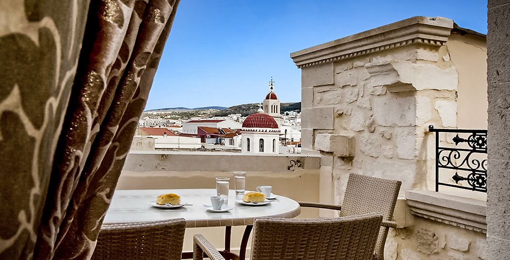 Les toits et les coupoles de la vieille ville de Rethymnon, en Crète