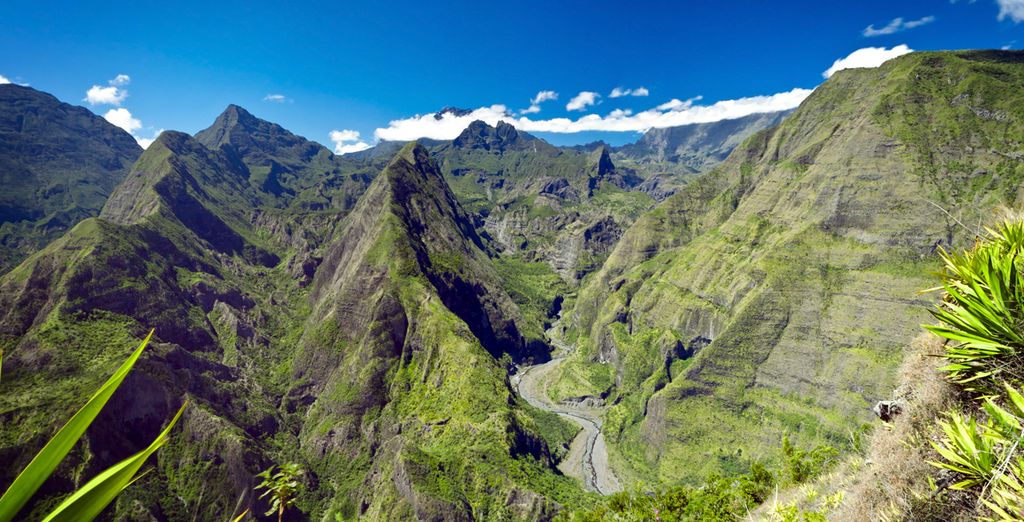 Les remparts d’un cirque de La Réunion, au-dessus du littoral