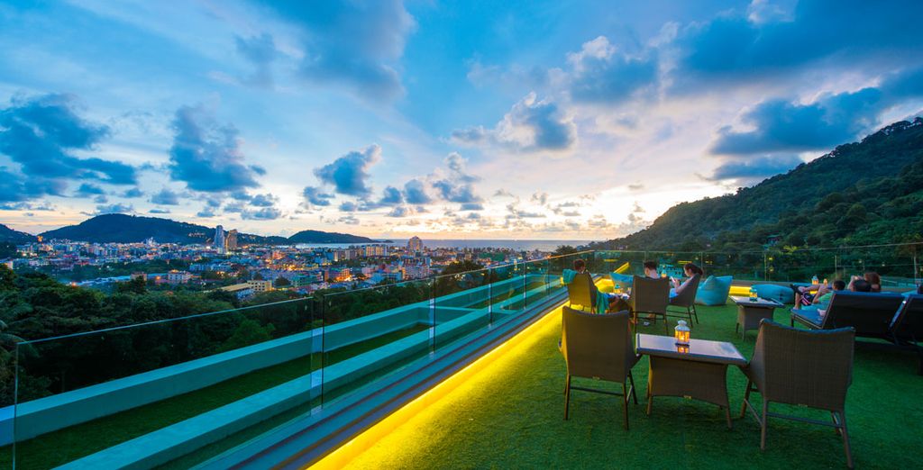 Mai House Patong Hill 5* + Holiday Inn Resort Phi Phi 4* + Pakasai Resort 4*