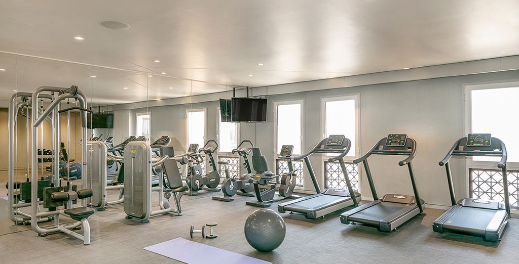 Hyatt Place Dubai/Wasl District 4* + Andaz Capital Gate 5*