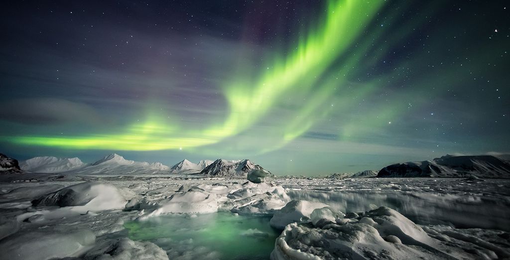 Fotografia di paesaggi innevati e aurora boreale in Islanda