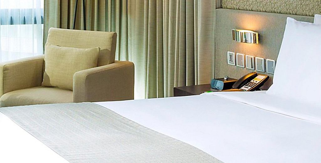 The Empress Premier Hotel Chiang Mai 5* + Holiday Inn Bangkok Sukhumvit 4* + Crowne Plaza Phuket Panwa Beach 5*