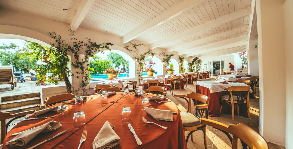 Hotel 5 stelle con ristorante gourmet, piscina e area relax a Monopili, Italia