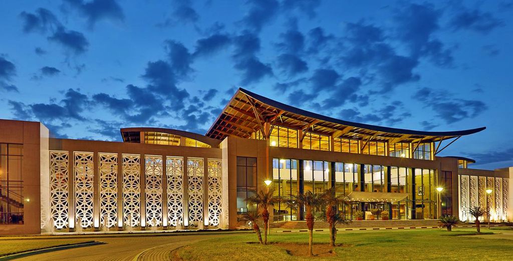 Amphitrite Palace Beach Resort 5*