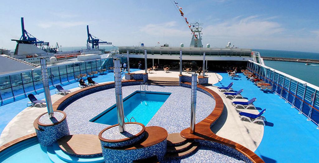 Castelsardo Resort Village 4* con Grimaldi Lines