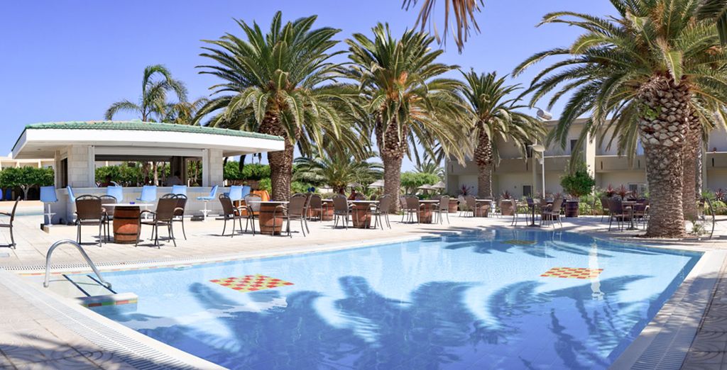 Sandy Beach Hotel 4*