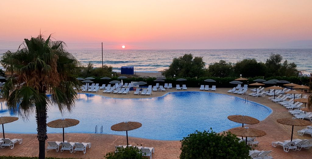 Almyros Beach Hotel 4*