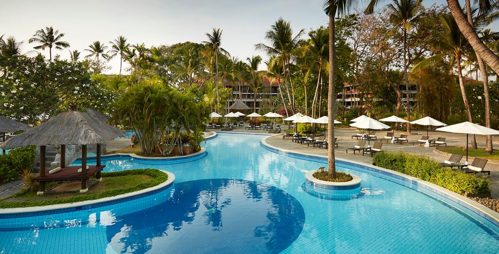Ubud Village Monkey Forest Hotel 4* & Melia Bali 5*