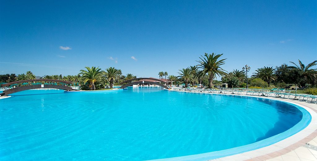 Club Hotel Marina Beach 4*