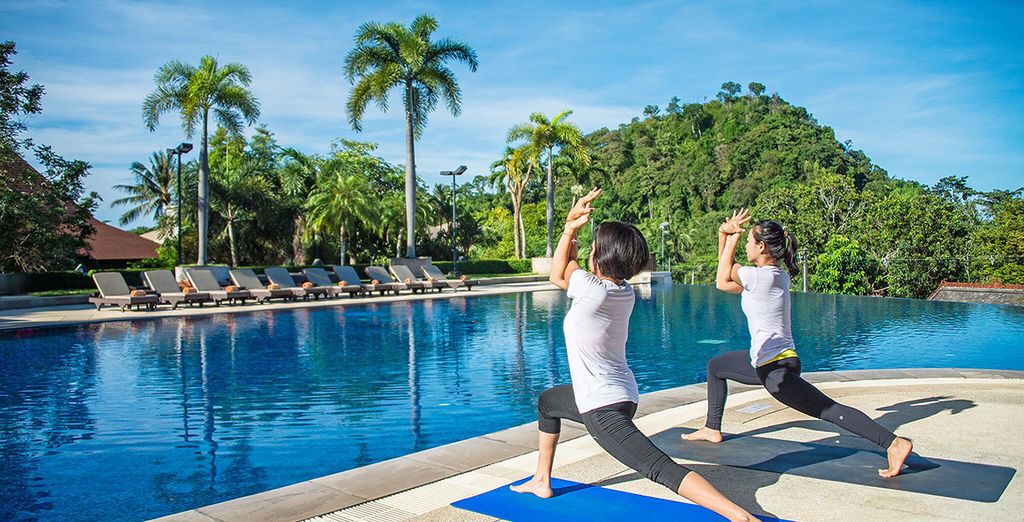 Mai House Patong Hill 5* + Holiday Inn Resort Phi Phi 4* + Pakasai Resort 4*