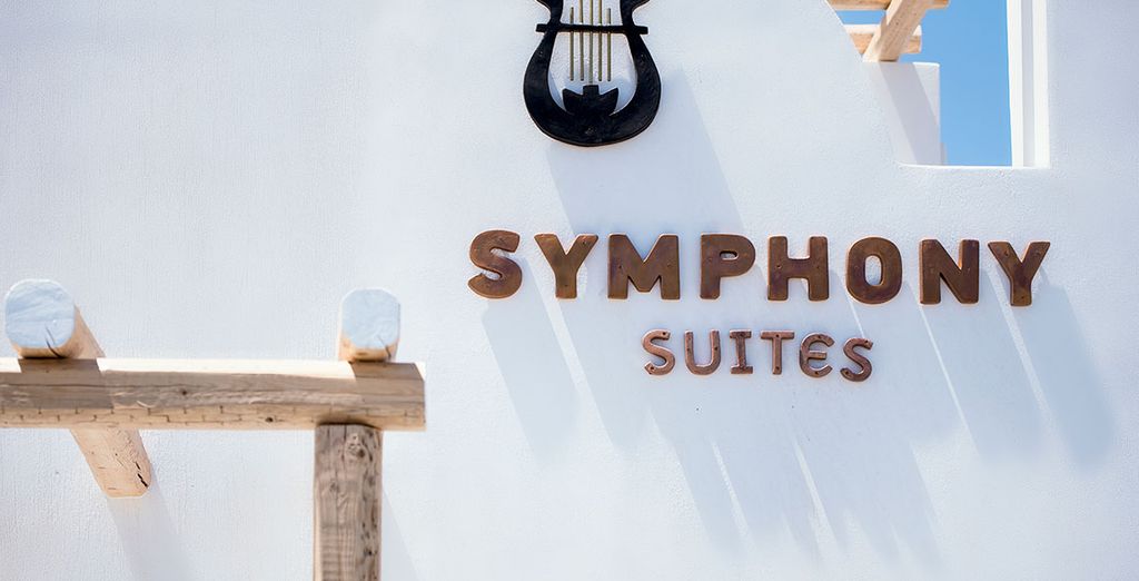 Blend Hotel Athens 4* + Hotel Symphony Suites Santorini