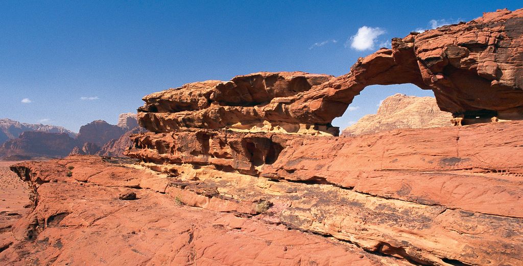 Petra, Wadi Rum in campo tendato e Mar Morto con guida parlante italiano