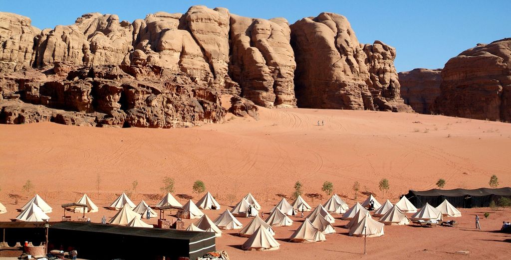 Petra, Wadi Rum in campo tendato e Mar Morto con guida parlante italiano