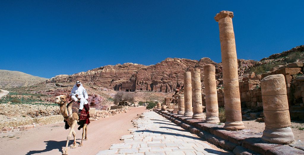 Petra, Wadi Rum in campo tendato e Mar Morto con guida parlante italiano