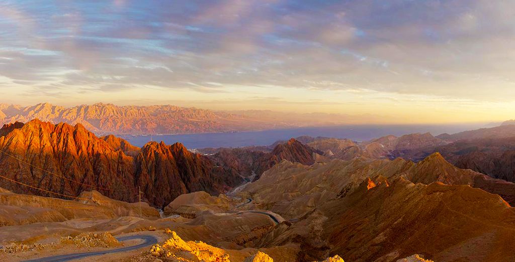 Petra, Wadi Rum in campo tendato e Mar Morto con guida parlante italiano