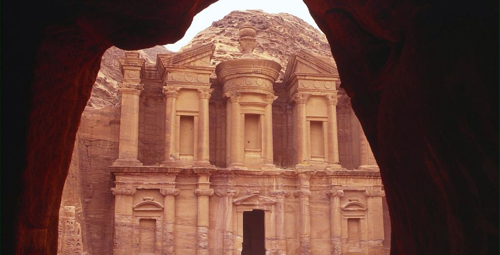 Petra, Wadi Rum in campo tendato e Mar Morto con guida parlante italiano