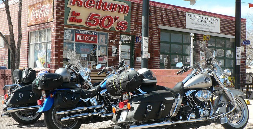 Sull'asfalto della Route 66 con noleggio auto incluso