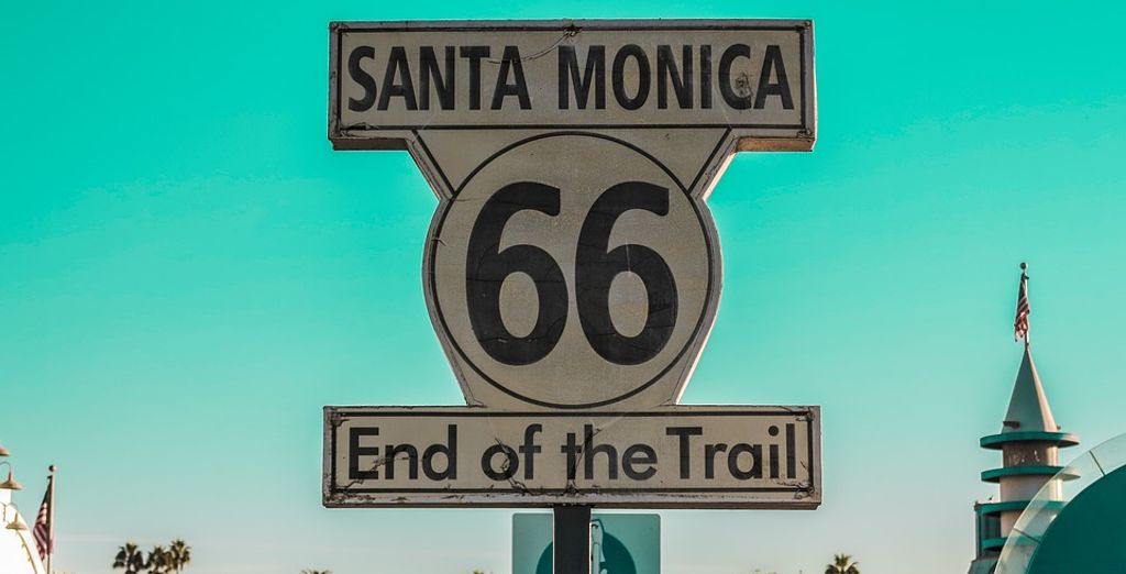 Sull'asfalto della Route 66 con noleggio auto incluso