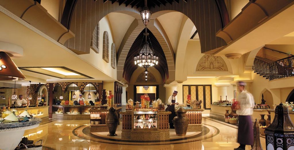 Shangri-La Hotel, Qaryat Al Beri 5*