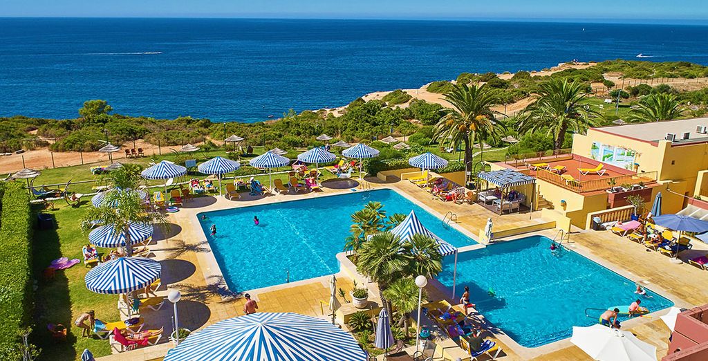 Ramada by Wyndham Lisbon 4* + Hotel Baía Cristal Beach & Spa Resort 4*