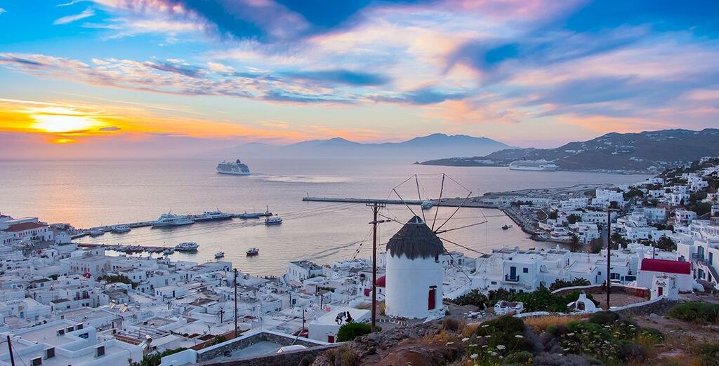 Tour nelle Isole Cicladi: 7 o 10 notti da Atene a Mykonos, Paros, Santorini