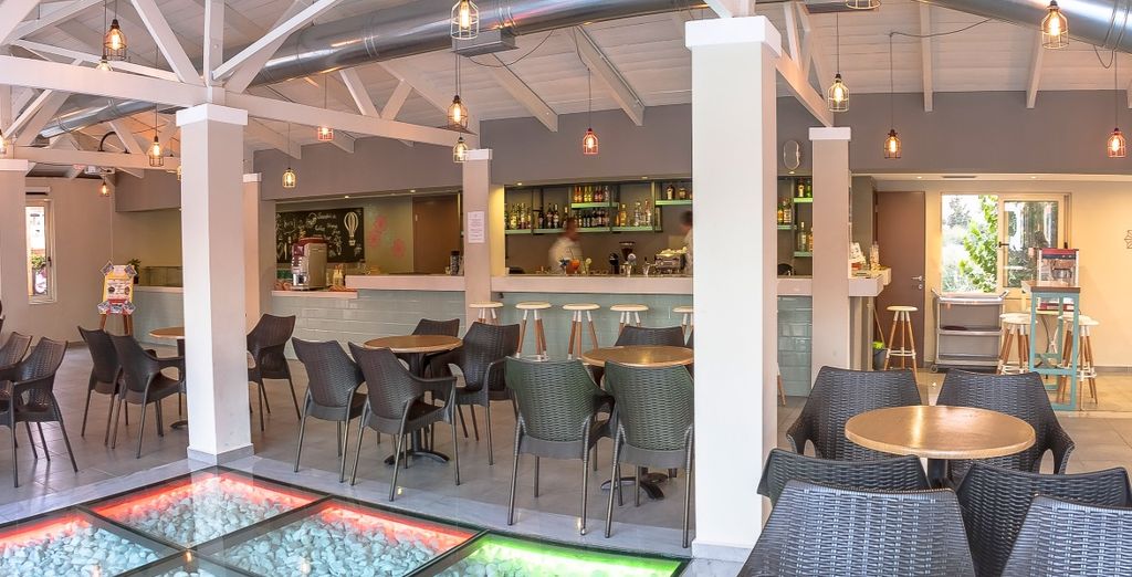 Lavris Hotel & Bungalows 4*
