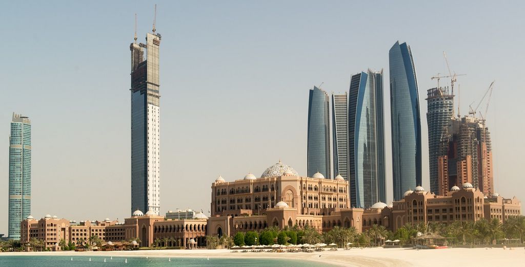 Hyatt Place Dubai/Wasl District 4* + Andaz Capital Gate 5*