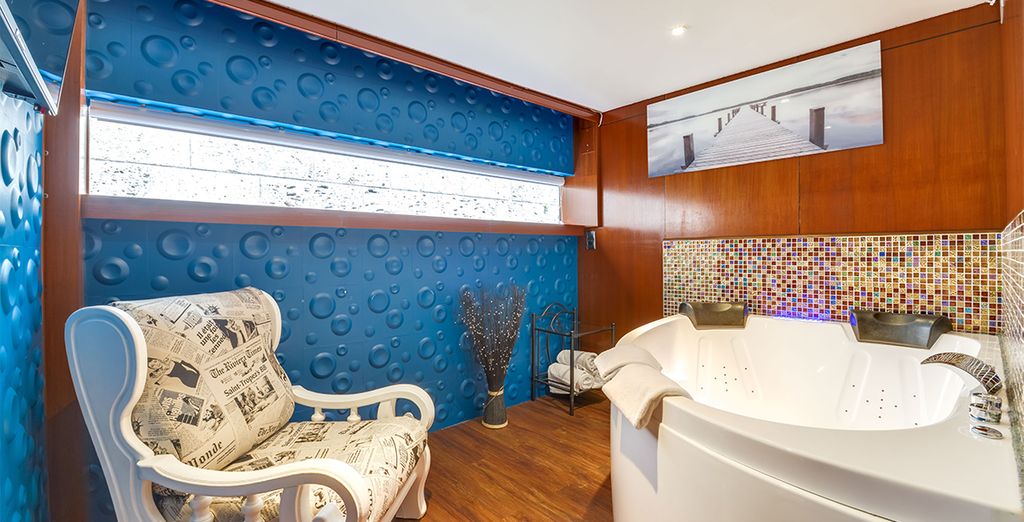VIP Paris Yacht Hotel 4*
